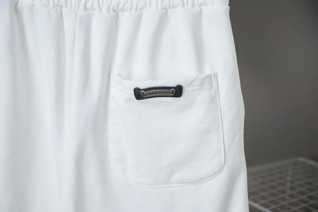 🅿️210 Ch*ome Hearte 2025ss new shorts Honbu patch pink embroidered shorts light luxury essential item for daily commuting for men and women Correct version Welcome to compare Detailed features · Made of 380g pure cotton health cloth fabric · Imported Tajima machine embroidery Honbu patchwork pink embroidered shorts with pink contrasting thread • Ready-made clothes are washed, worn and handmade • Hand-sewn Ch*ome Hearte hardware · Mold customization of the original logo-engraved hanging clock · Loose-waisted trousers · Double-needle stitching across seams · Original main mark, washed tag, moisture-proof paper packaging Color: Black/White Size: S M L XL